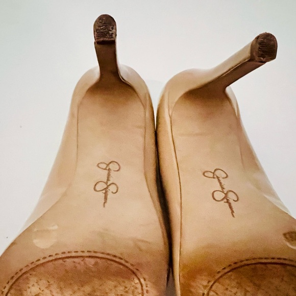 Jessica Simpson Women's Tan Pumps - Picture 6 of 7